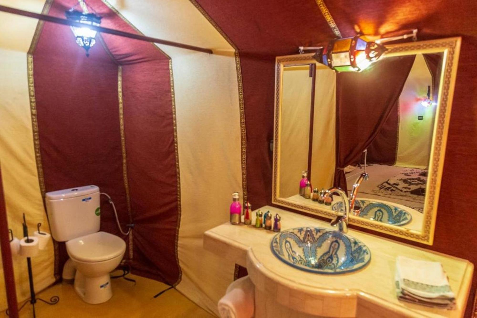 Отель Zahra Luxury Desert Camp Мерзуга Экстерьер фото